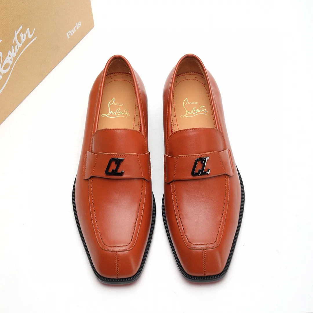 Batch 1,080 yuan 💰••New real shots••CL～High-end men’s 👔casual•loafers with red soles! ••🆑Genuine and top-quality goods from original orders ••✅💯 Purchase goods from top-quality original orders! Original imported patterned cowhide ➕Imported cowhide lining ➕Cowhide feet ➕Original leather outsole~🉑️Feel free to compare the authentic ones! Size: 38-44 (45.46.47 can be customized)